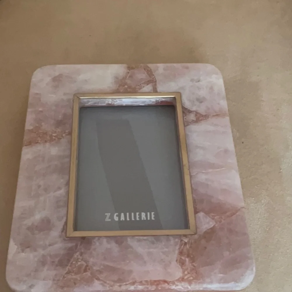 ROSE QUARTZ 4”x6” photo picture frame NEW IN BOX RARE AND STUNNING, gorgeous